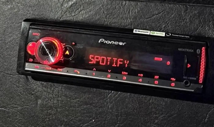 Pioneer Mvh x3000 Bluetooth mixtrax, top pra som automotivo, com controle 