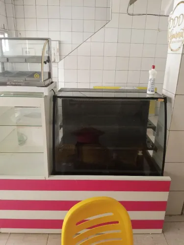 Balcão gelado para doces, semi novo em perfeito estado 1 ano de uso apenas