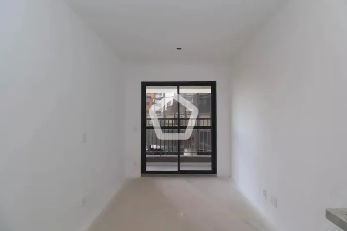 Studio charmoso em Pinheiros com janelas amplas e churrasqueira!