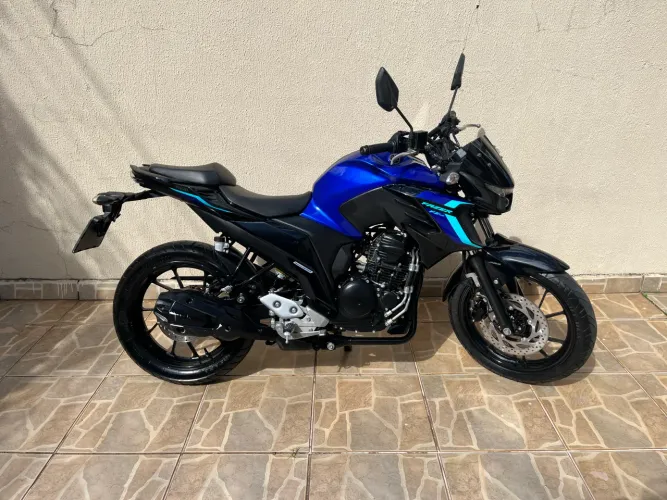 FZ25 
