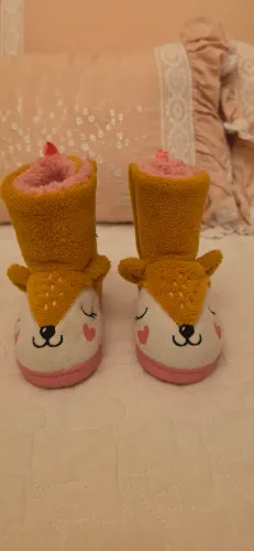 Pantufa Botinha Peluciada - Quentinha e Confortável Tamanho 19/20