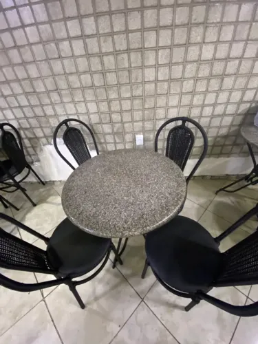 Mesa de ceramica com jogo de 4 cadeiras