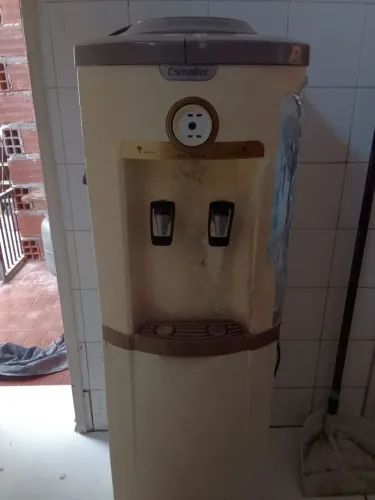 Filtro de água quebrado