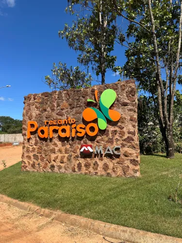 Lote em condomínio fechado de chácaras.