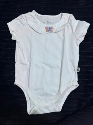 Body Alphabeto para menina, tamanho 9 a 12 meses. Em otimo estado.