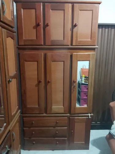Vendo ou troco em uma geladeira esse guarda roupas