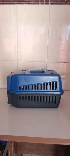 Caixa para viagem para cachorro .