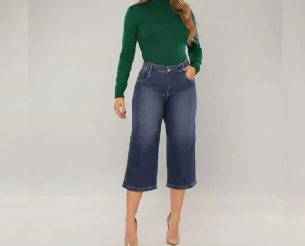 Calça jeans feminina pantacurt com fenda dos lados tamanho 42