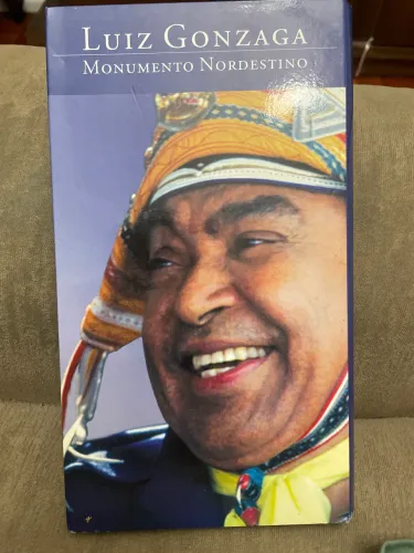 Luiz Gonzaga - Monumento Nordestino , 3 cds e 1 dvd