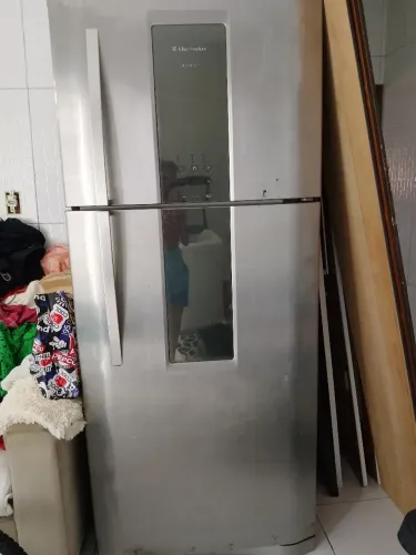 Vendo essa geladeira não congela