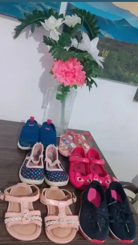 Lote de calçados para menina n21 chinelo, tênis, melissa, sandália, sapatilha