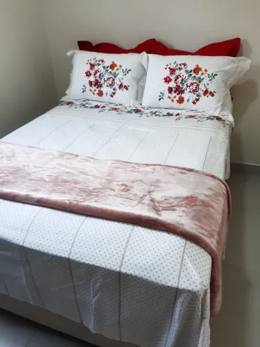 Colchão Casal Molas Ensacadas + Box Baú Casal - excelente estado!