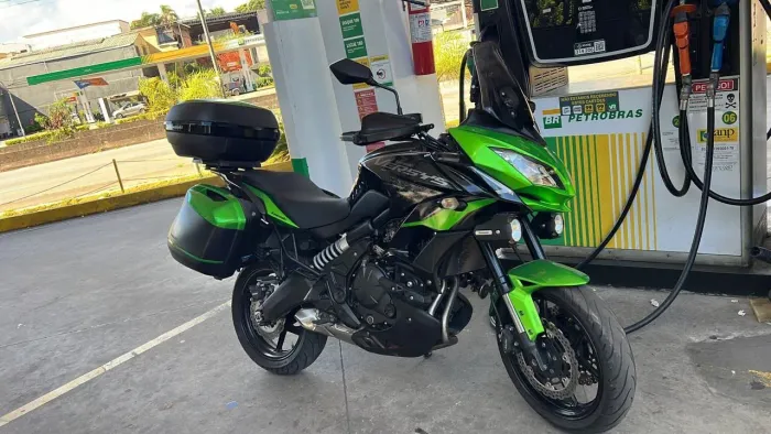 Moto impermeável sem detalhes