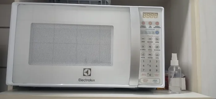 Vendo micro-ondas Eletrolux 20L