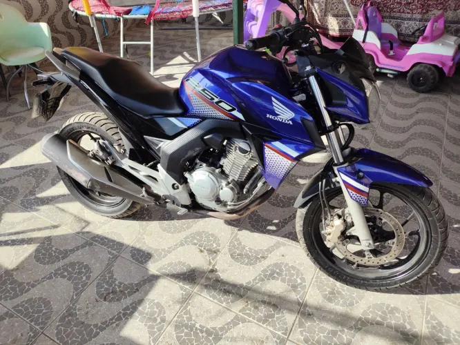 Moto CB Twister 2022