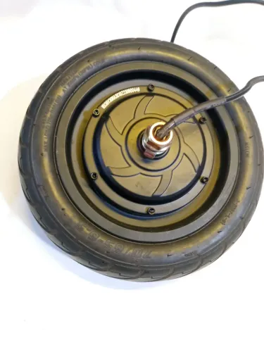 Motor de patinete elétrico 36 volts com pneu 70/65-6.5( entrego)