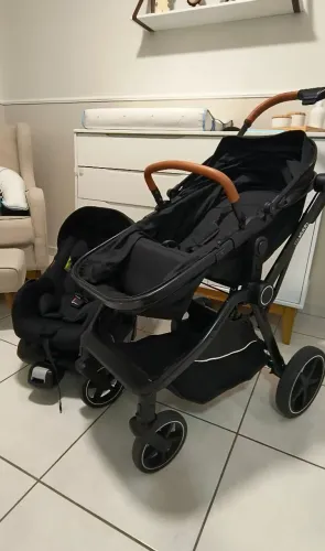 Carrinho e bebê conforto Kidoo 