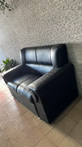 Sofá de couro 2 lugares