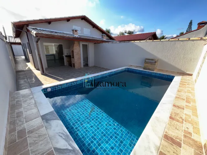 Casa com Piscina em Itanhaém no Bairro Grandesp