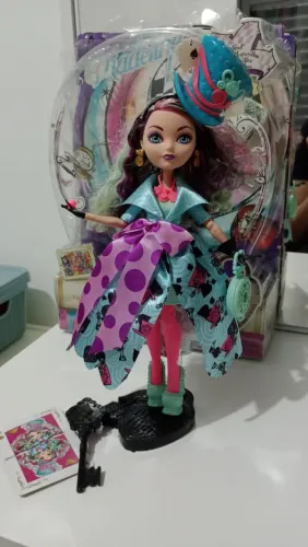 Madeline Hatter da linha No País das Maravilhas (Way Too Wonderland) da Ever After High