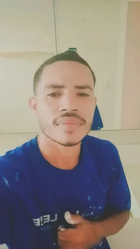Pintor profissional com acabamento impecável