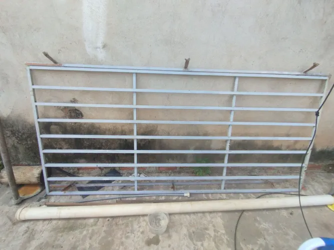 Grade de proteção para porta