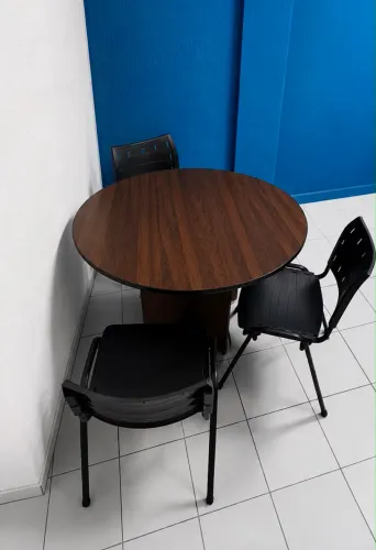 Mesa Redonda + 3 Cadeiras