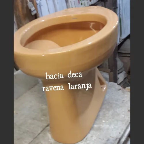 Bacia de banheiro acoplada