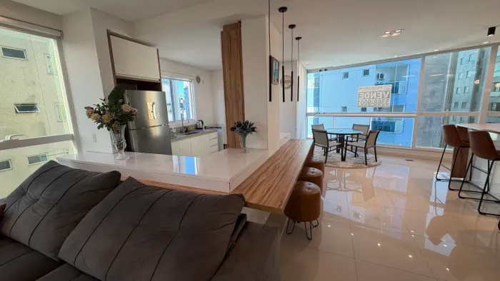 Apartamento para Alugar no Centro de Itapema - 3 Suítes, Uma quadra do mar