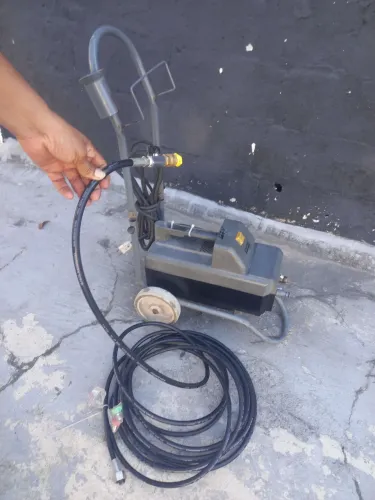 Lavadora Alta Pressão Karcher com mangueira especial 10 metros 