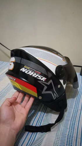 Capacete adesivado de norisk