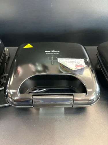 Sanduicheira e Grill Britânia 220v