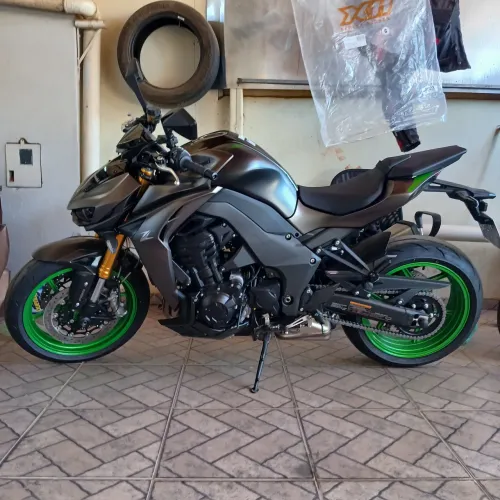 Z 1100 SE a mais top, com apenas 96 kilometros unico dono.
