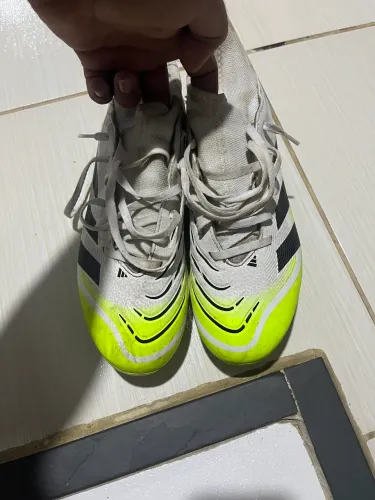 Chuteira Adidas 42