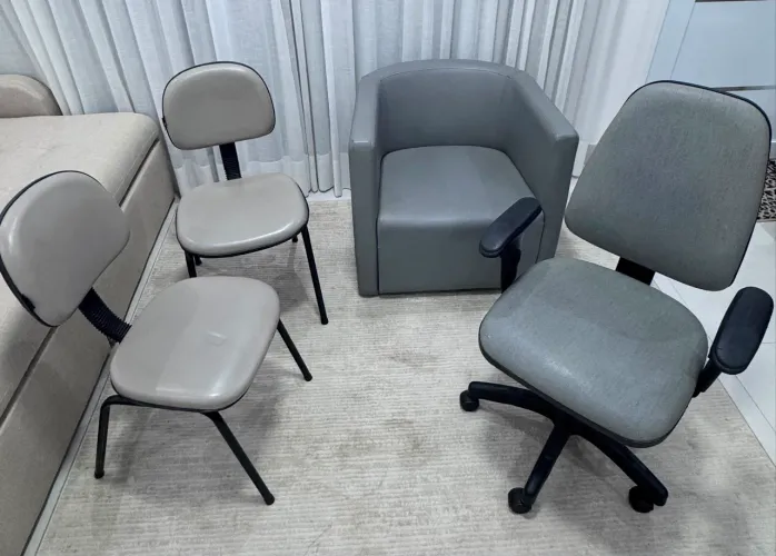 Kit de Cadeiras e Poltrona Cinza