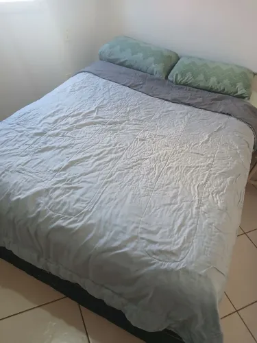 Cama de casal - ótima qualidade e conservada (motivo de venda: mudança)
