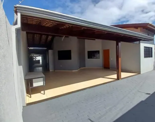 Casa a Venda em Paranaguá com parcelas.