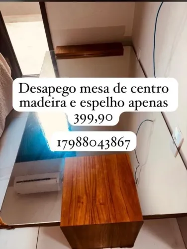 Mesa de sala chique com espelho