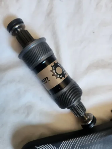 Movimento central Sram Power Spline + pé de vela Sram Sx.Retirado bike um mes de uso.