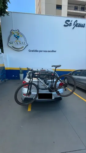 Suporte veicular para duas bicicletas 