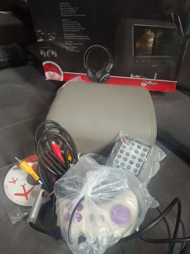 Encosto de cabeça com monitor