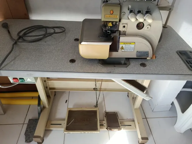 Máquina Overloque