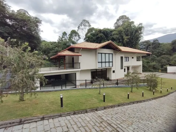 Maravilhosa residência em condomínio fechado, Cônego - Nova Friburgo