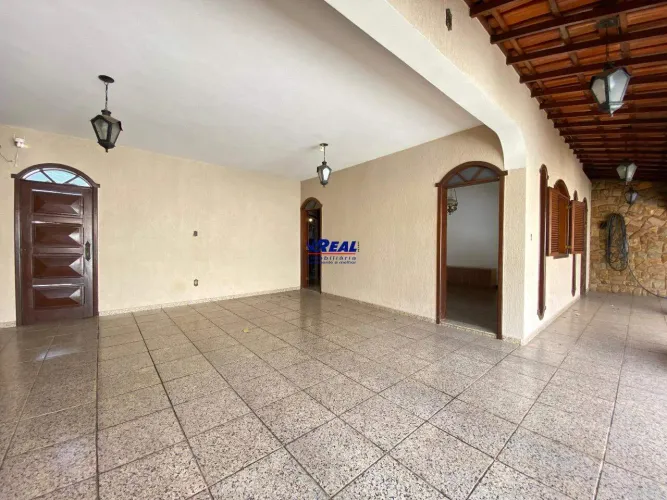 Excelente casa duplex para locação no Barreiro!
