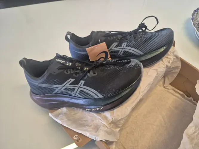 ASICS MEGABLAST - 11 US - 42,5 BR - EXCELENTE OPORTUNIDADE.