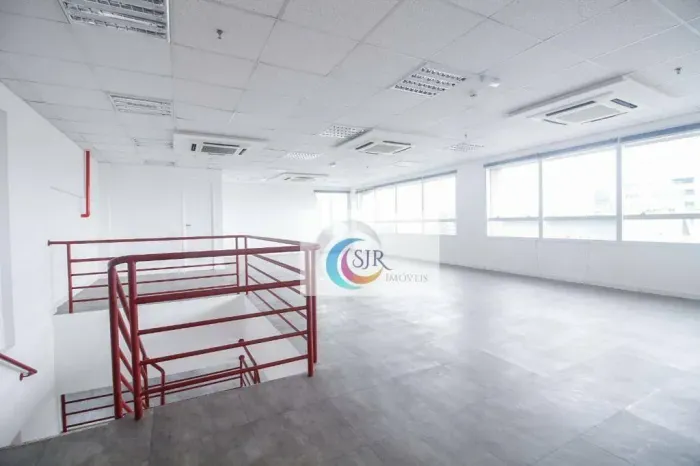 Conjunto para alugar, 239 m² com 6 vagas de garagem.