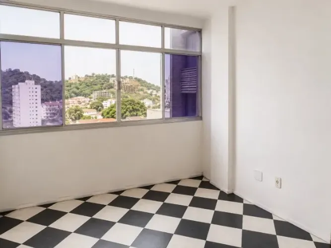Sala Comercial no Centro de São Gonçalo | Vista Livre + Vaga