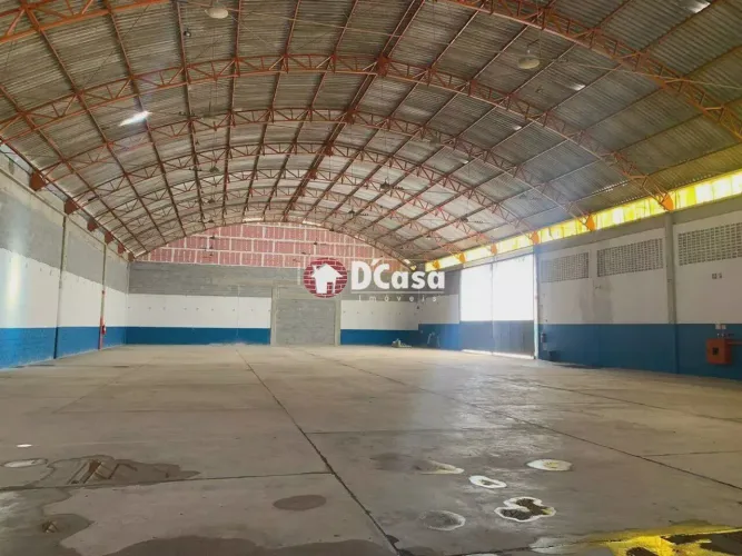 Galpão/Depósito/Armazém para aluguel com 1750 metros quadrados em Piracangaguá - Taubaté -