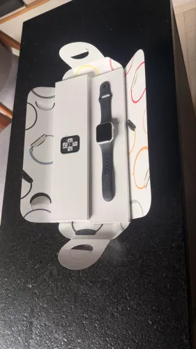 Apple Watch SE (2ª Geração) 40mm GPS - Pulseira Preta