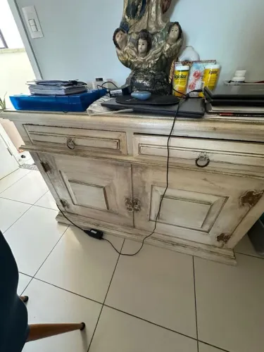 Armário bom estado só precisando de uma pintura